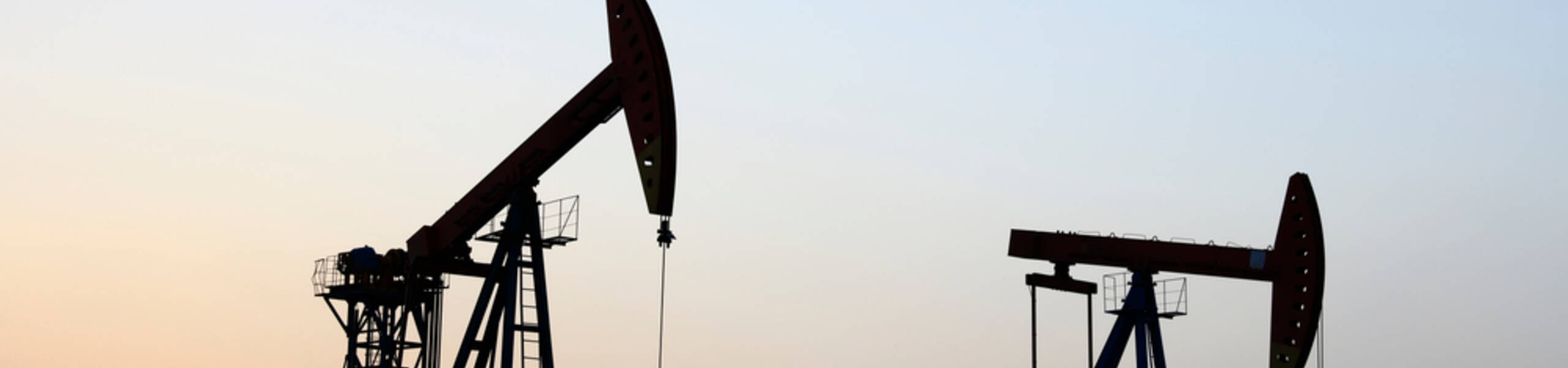 تیل اور قدرتی گیس کی قیمتیں کس چیز کے انتظارمیں ہیں؟