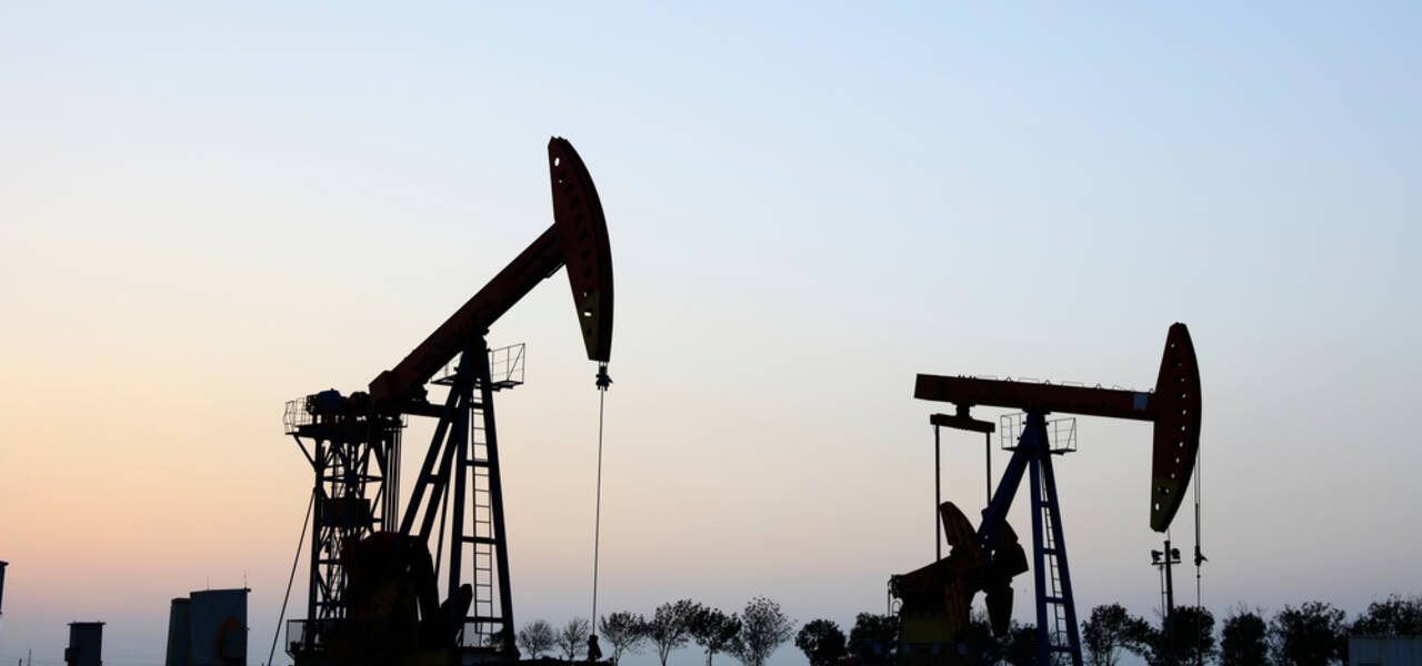 تیل اور قدرتی گیس کی قیمتیں کس چیز کے انتظارمیں ہیں؟